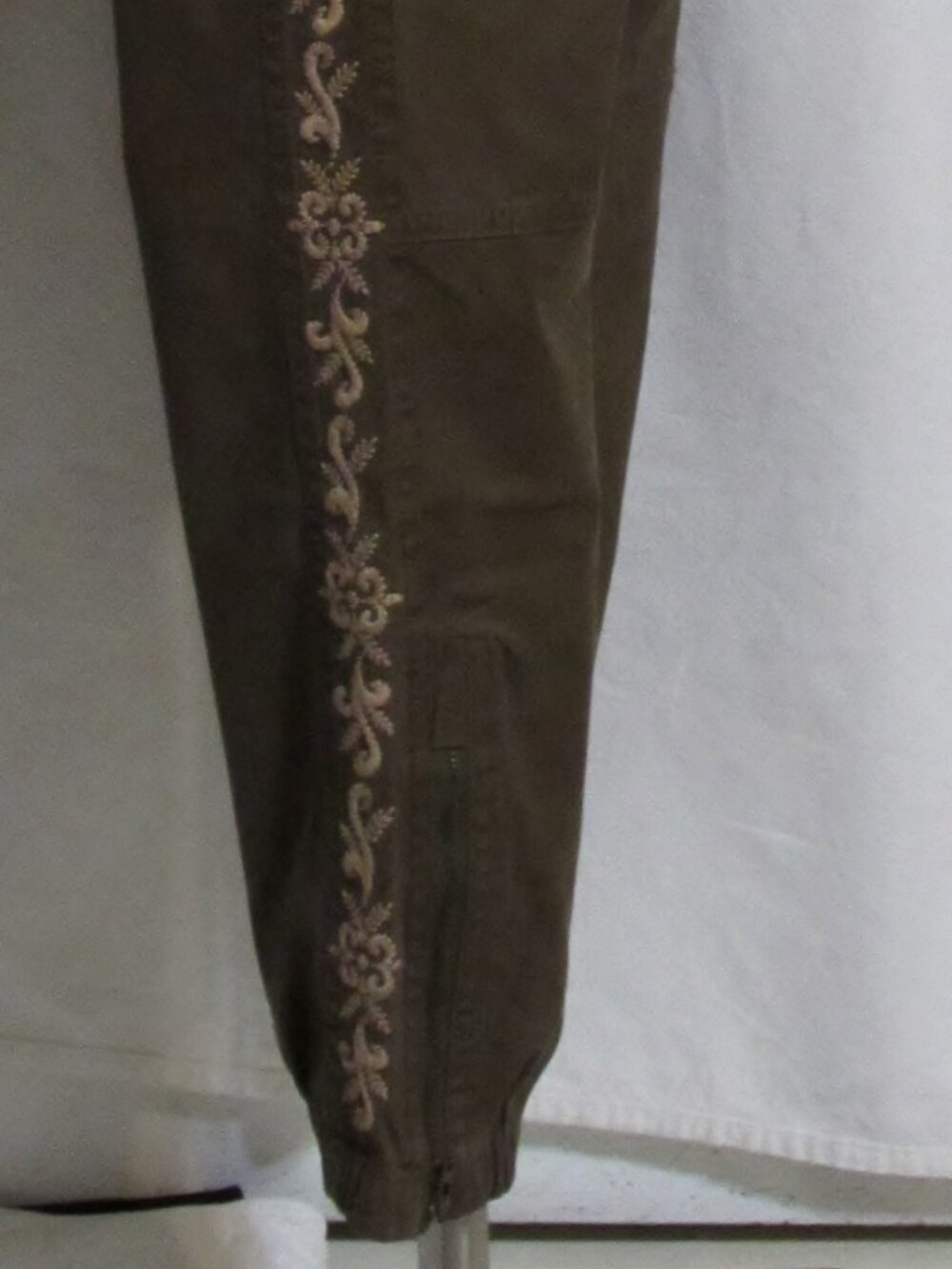 NEW Women's Ladies SUNDANCE Brown Stretch Embroidered Fatique Style Pants 6 $148 - Picture 6 of 12